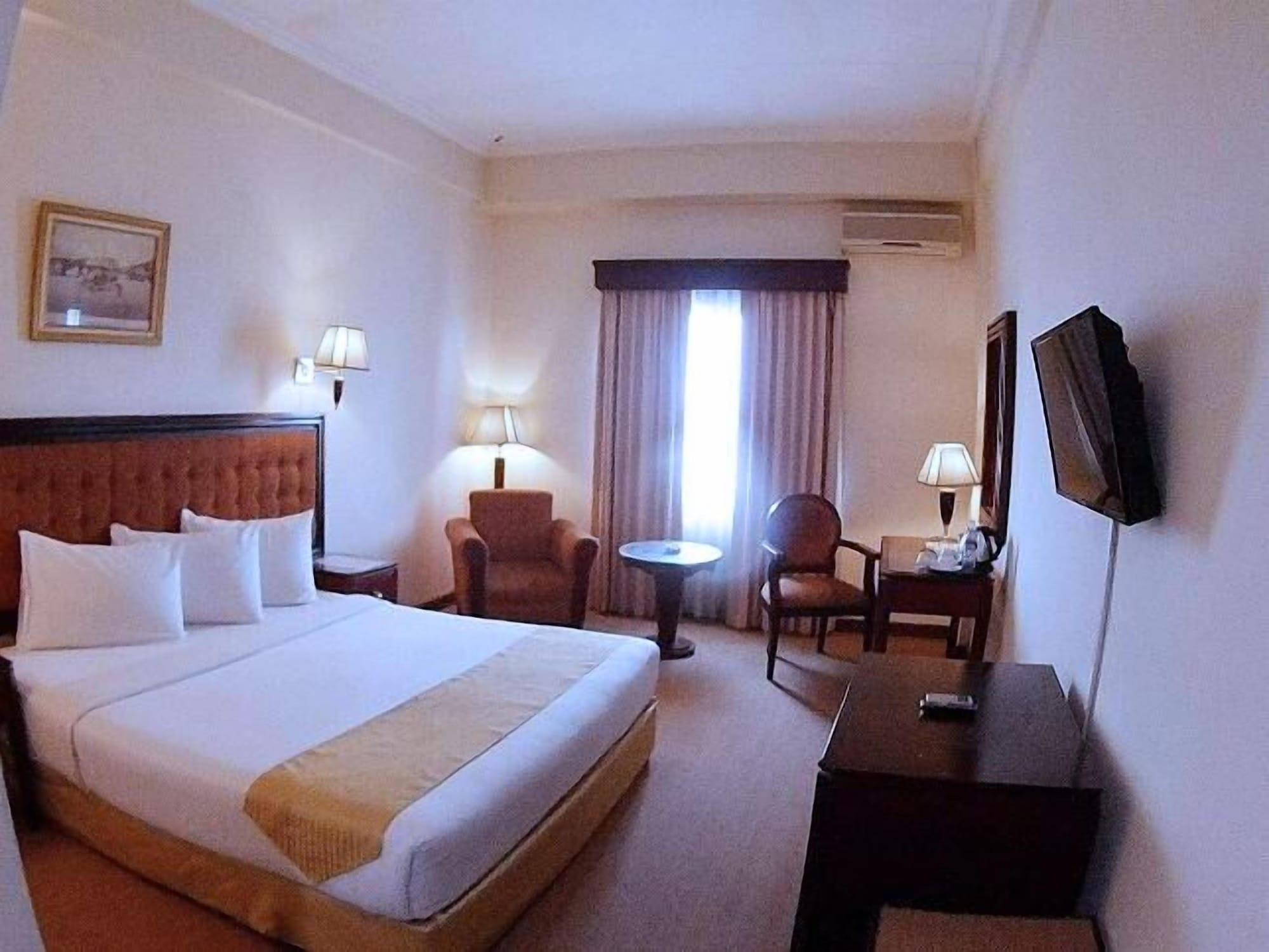 Harbourbay Amir Hotel Batam Bagian luar foto