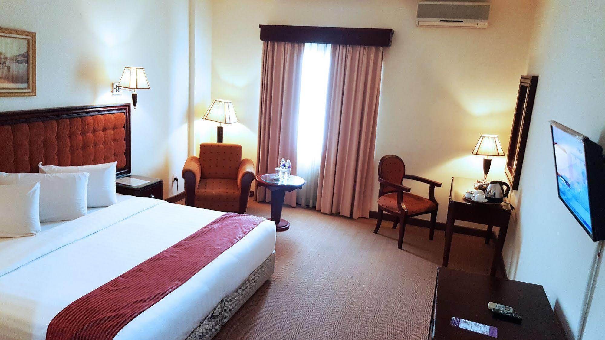 Harbourbay Amir Hotel Batam Bagian luar foto