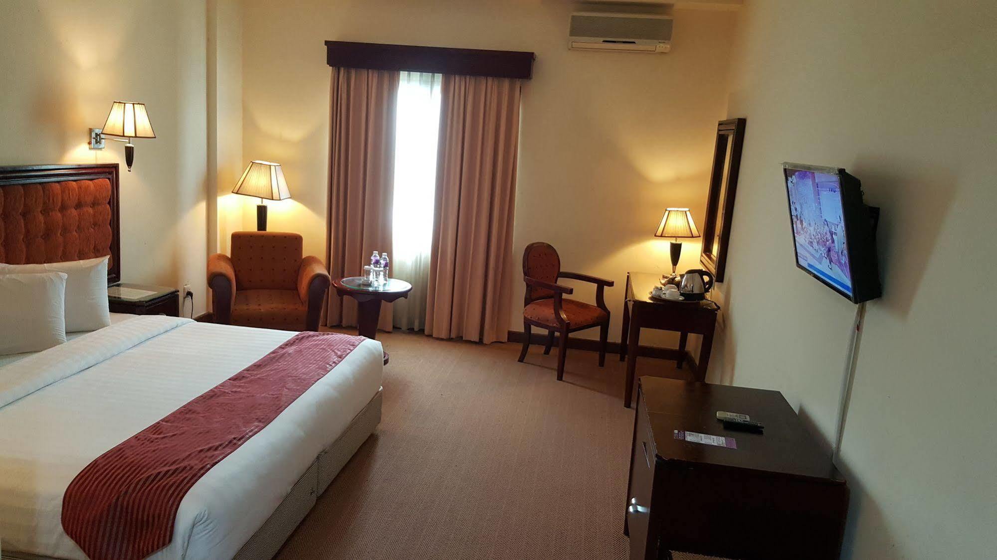 Harbourbay Amir Hotel Batam Bagian luar foto