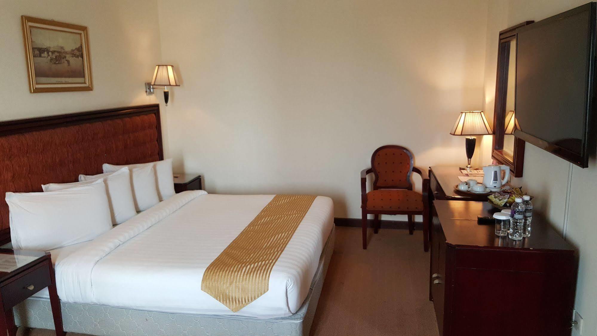 Harbourbay Amir Hotel Batam Bagian luar foto