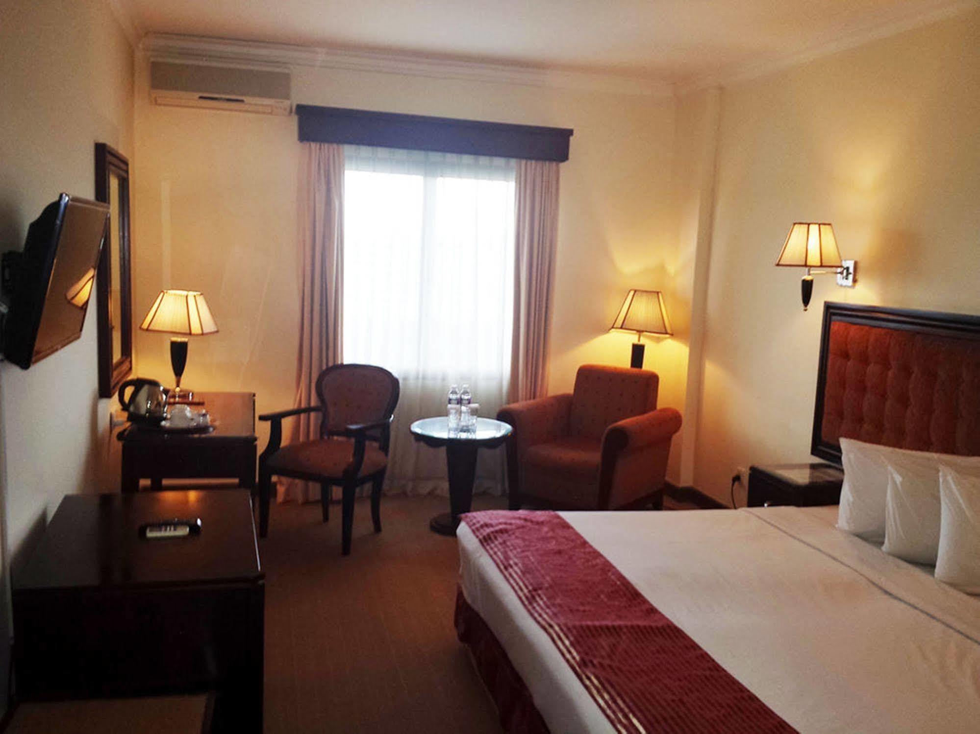 Harbourbay Amir Hotel Batam Bagian luar foto