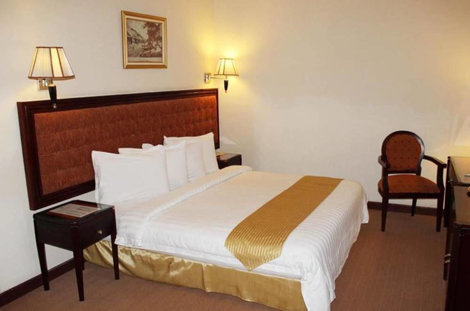Harbourbay Amir Hotel Batam Bagian luar foto